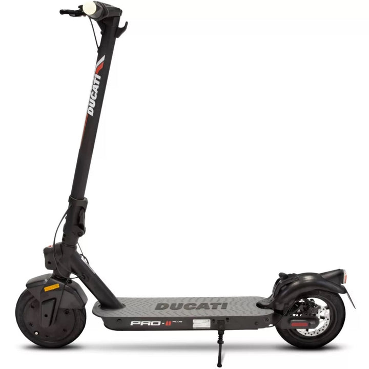 Image de la DUCATI Pro 2 Plus WTS : Alliez style et securite. 350W, clignotants integres. Un scooter electrique performant et securise pour vos trajets.