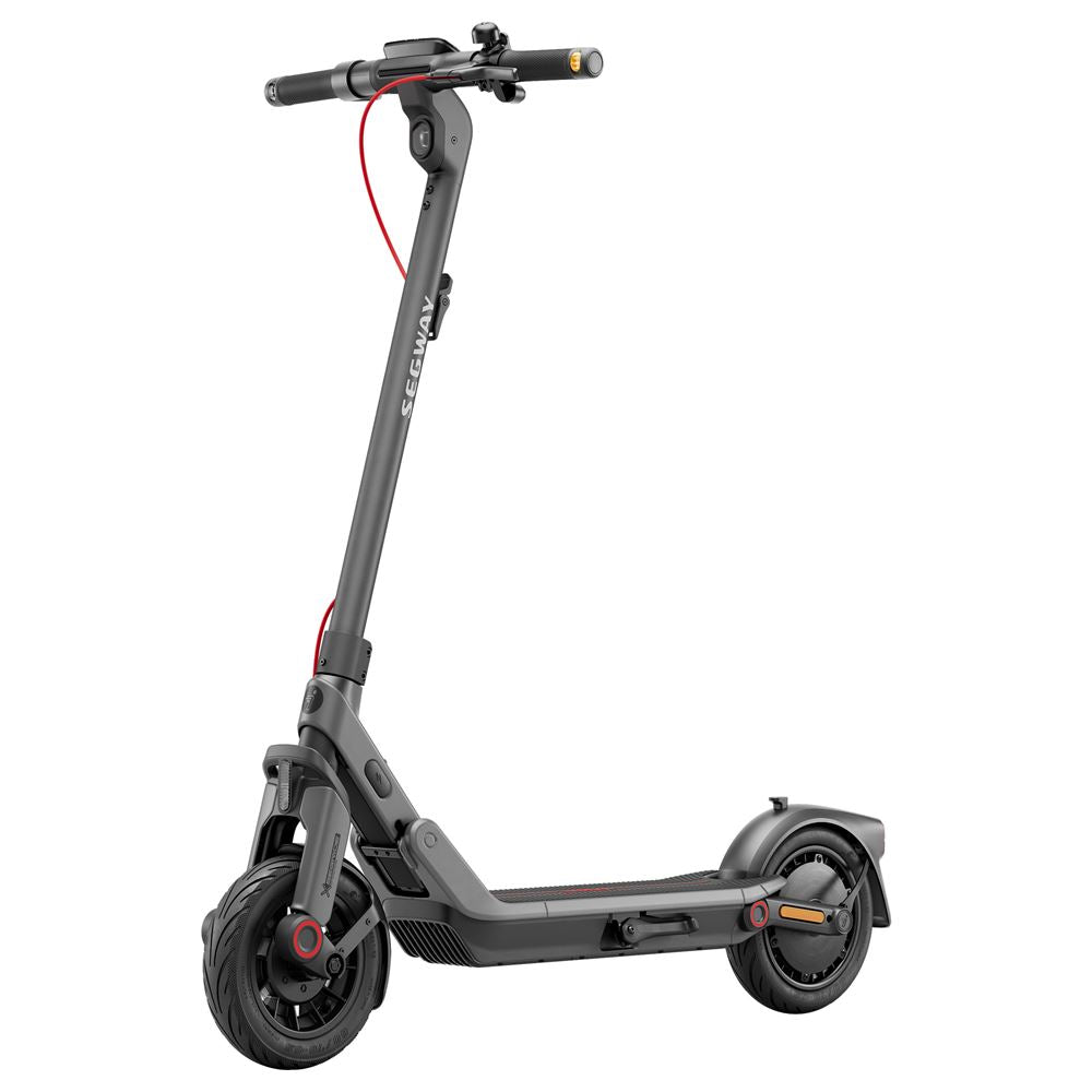 Image de la Trottinette électrique NINEBOT E3 E powered by Segway idéale pour vos trajets urbains : facile à transporter et à ranger, elle est parfaite pour vous déplacer partout où vous en avez besoin. Avec son moteur de 800 W, l'E3 E offre une accélération fluide et suffisamment de puissance pour vous emmener partout en toute sérénité.