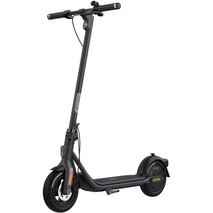 Image de la NINEBOT F2 E powered by Segway : Premier pas vers la mobilite electrique. Scooter fiable et compact pour des deplacements urbains pratiques.
