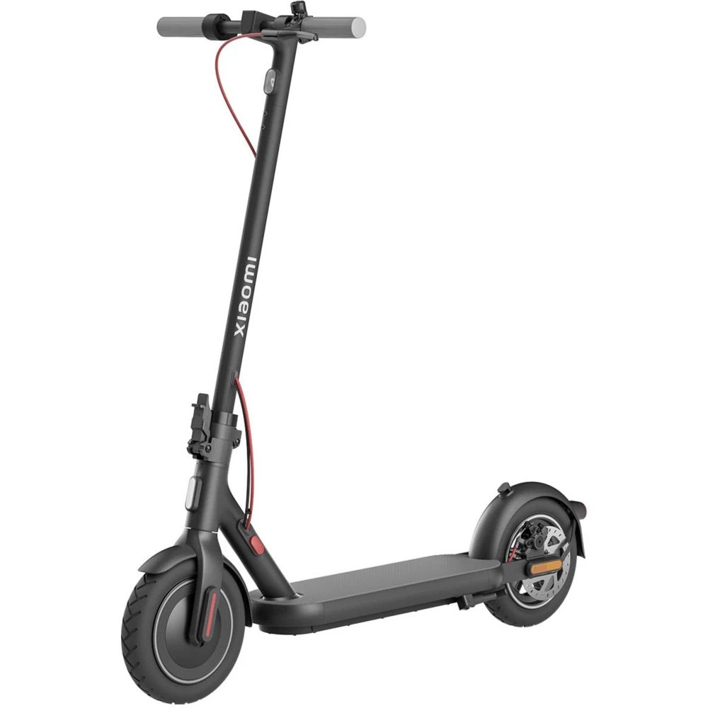 Image de la XIAOMI Scooter 4 : Conduite simplifiée. Scooter électrique fiable et pratique pour une mobilité quotidienne efficace.